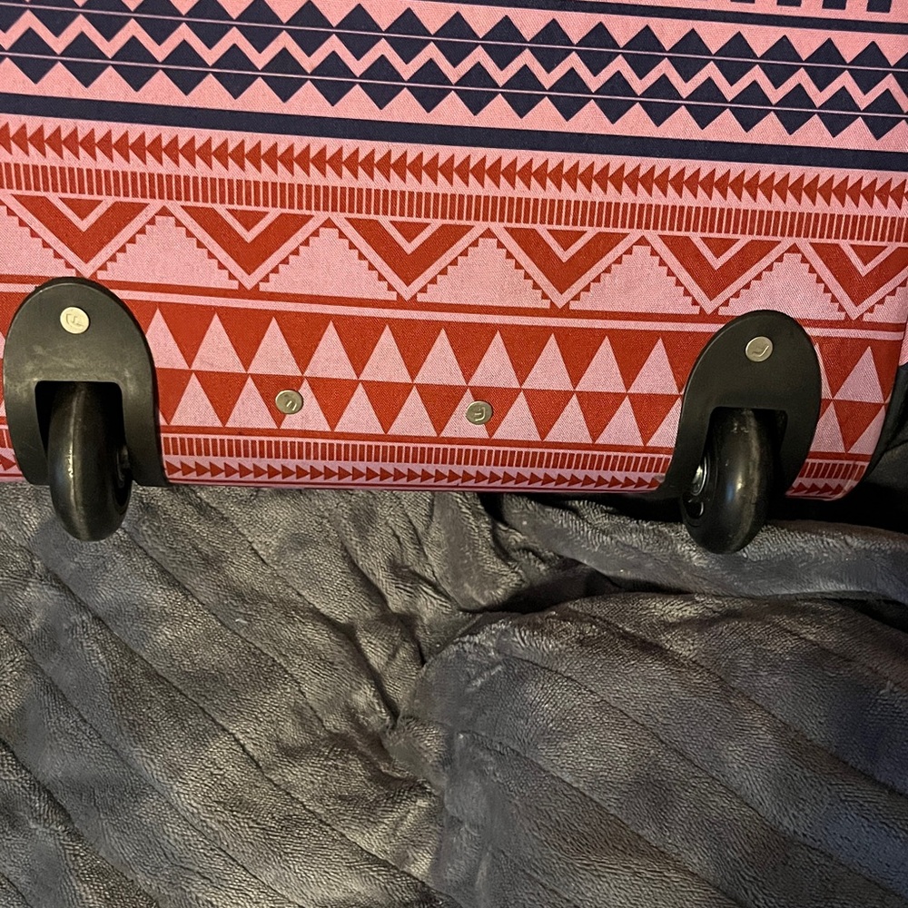 Pink Geometric Pattern Women's travel bag - Picture 10 of 12